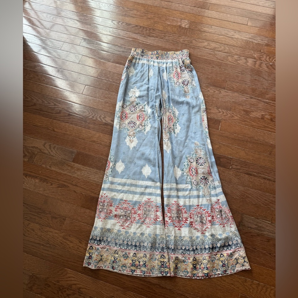 NWOT beautiful flowy blue printed pants - Picture 2 of 5